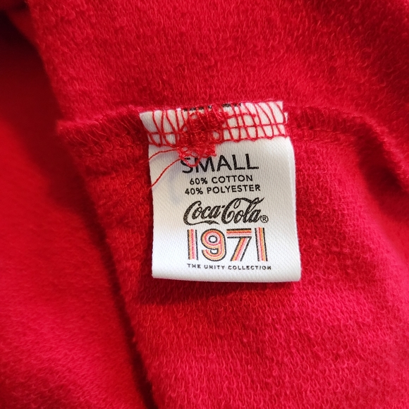 ✨2 for $5✨ Coca Cola Cropped Red Sweatshirt Size Small - Picture 8 of 8